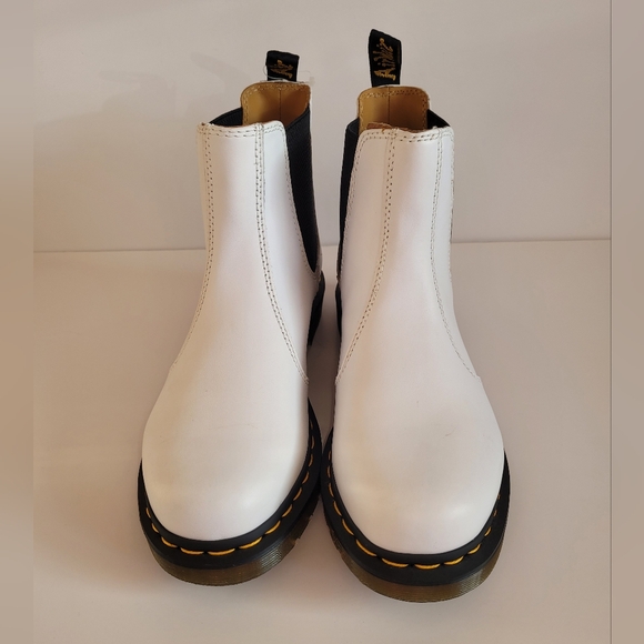 BRAND NEW Dr.Martens Yellow Stitch Smooth Leather Chelsea Boots Womens 9 US - Picture 5 of 11